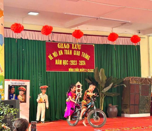 Giao lưu bé với an toàn giao thông